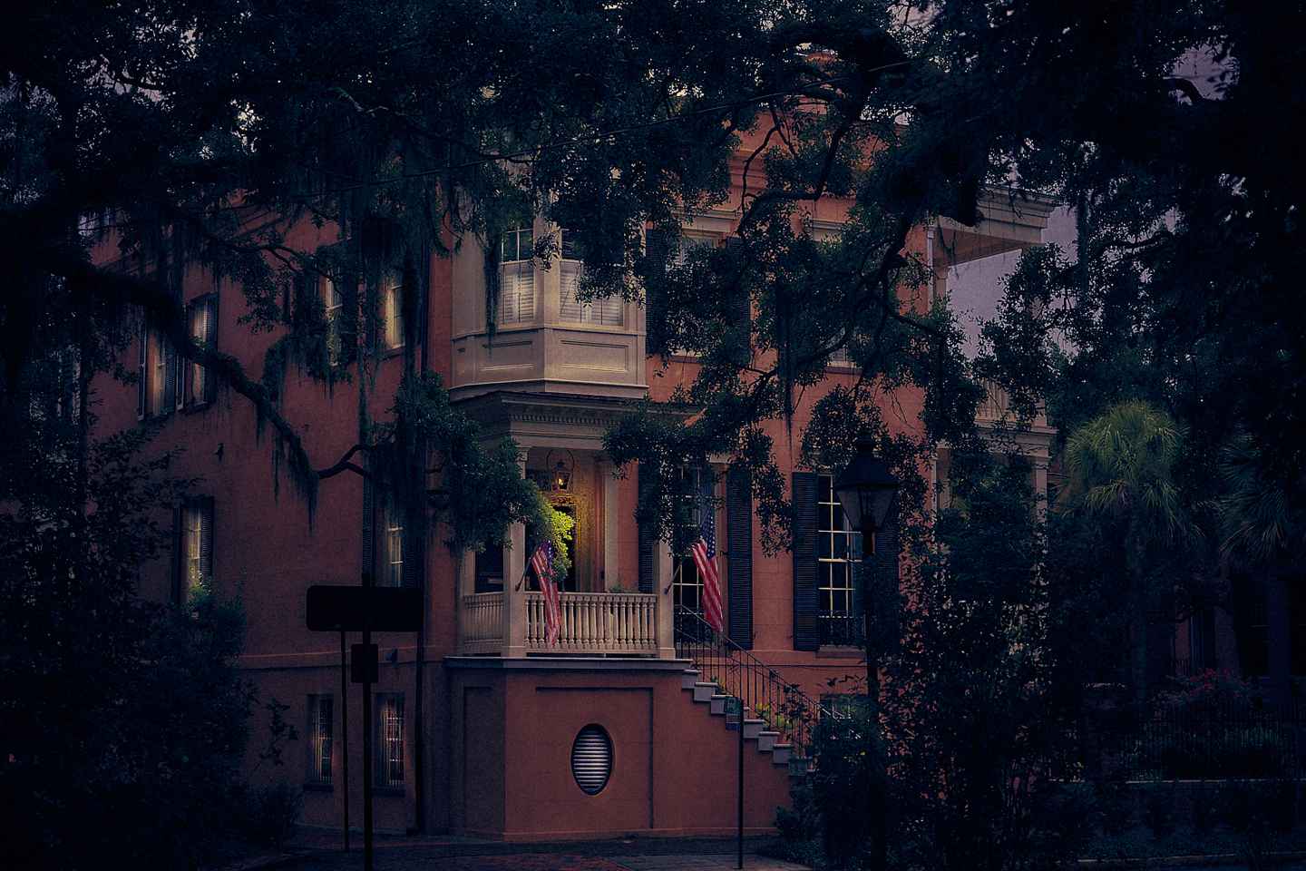 Savannah: Sixth Sense Savannah Ghost Tour thumbnail