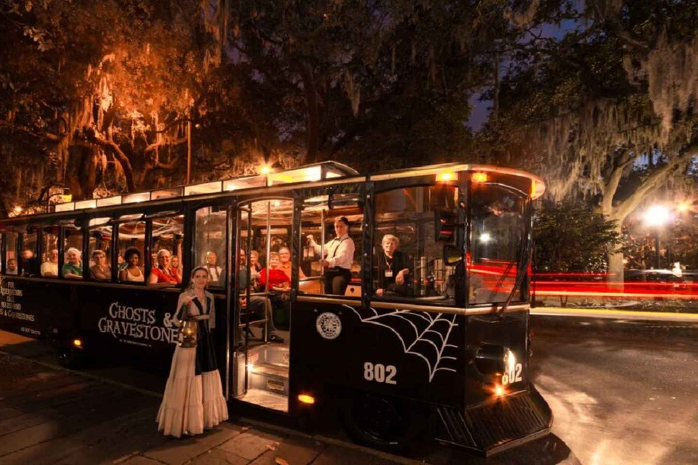 Savannah: Ghosts and Gravestones Tour with Low House Entry thumbnail