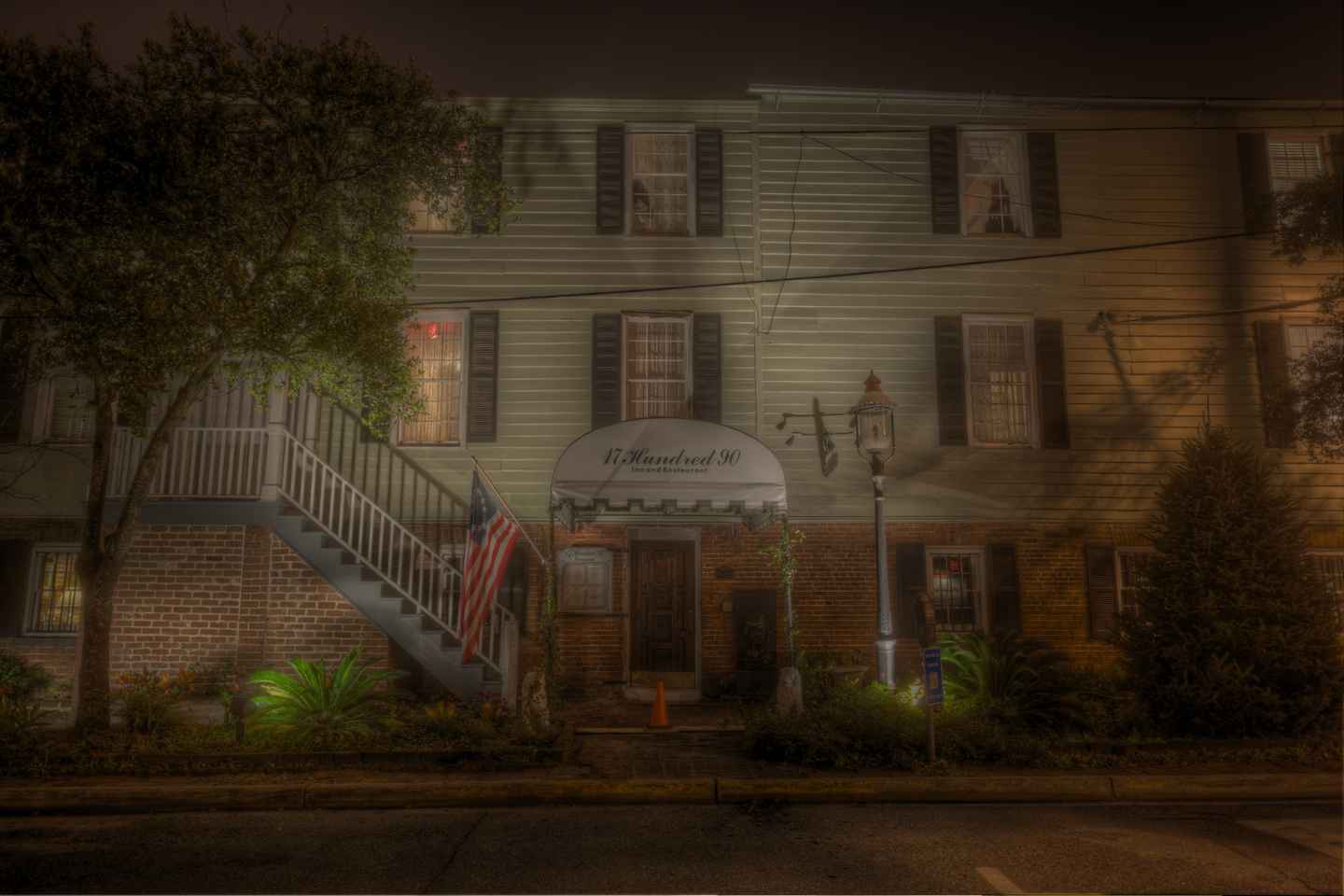 Savannah: Adults-Only Dead of Night Walking Tour thumbnail